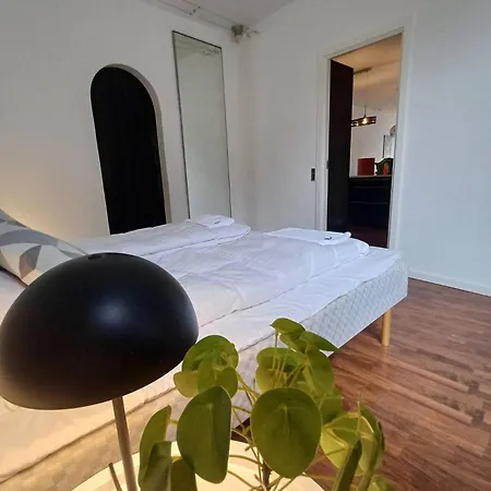 Stylish On Pedestrian Street Apartman