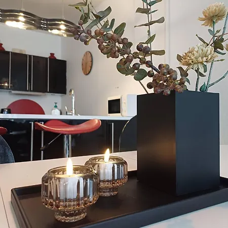 Stylish On Pedestrian Street Apartman *